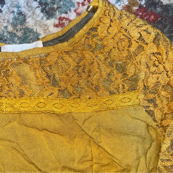 Altar’d state yellow top with lace detailing womens size S - Picture 4 of 5